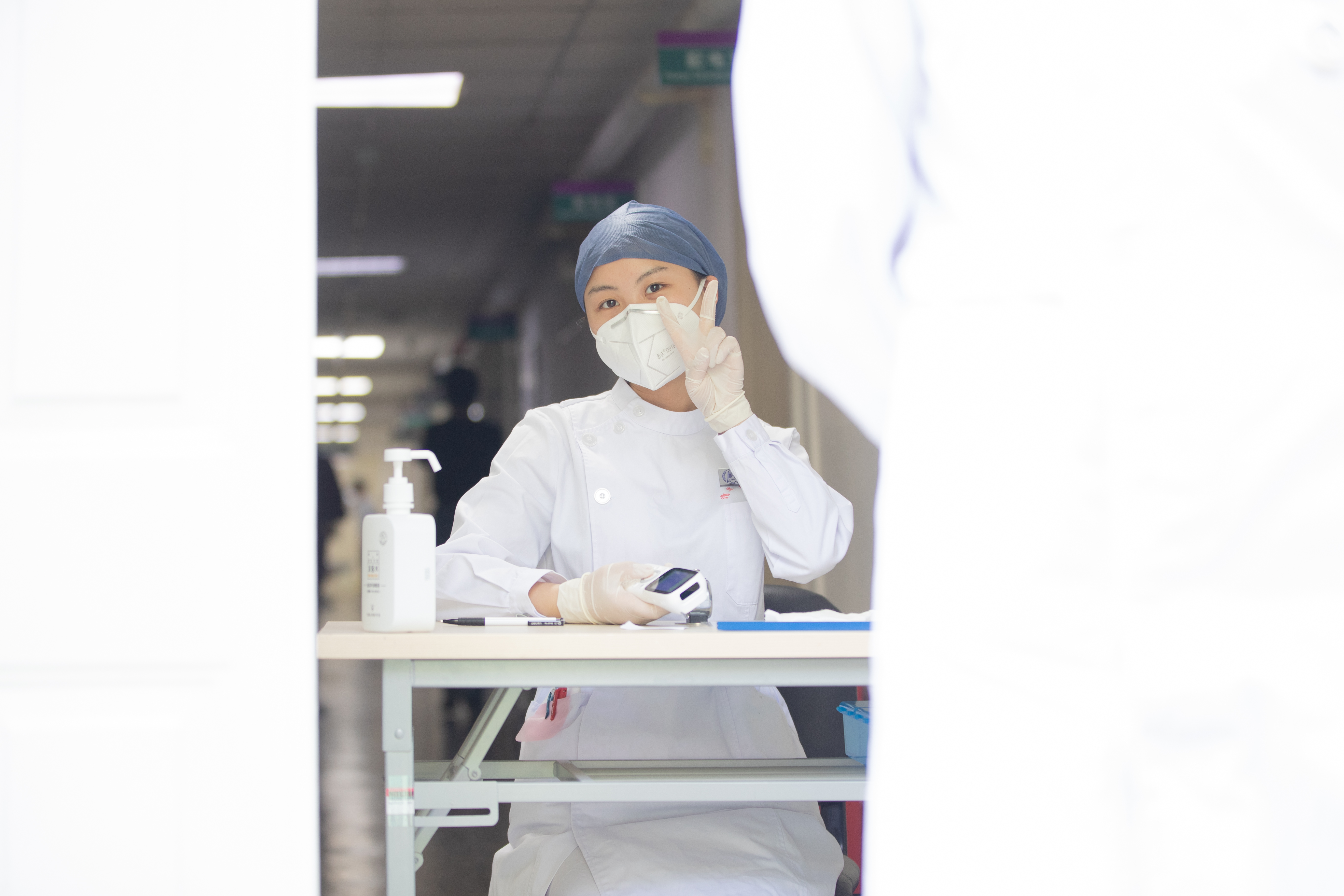20220524-校医院分诊现场-李派、张晓峪-分诊现场1.jpg